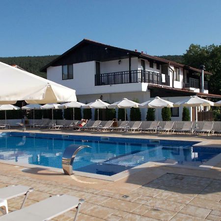 Guest House Bukor Shtepi Mandrica Екстериор снимка
