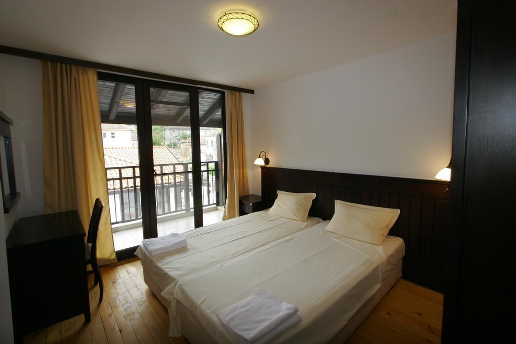 Guest House Bukor Shtepi Mandrica Екстериор снимка