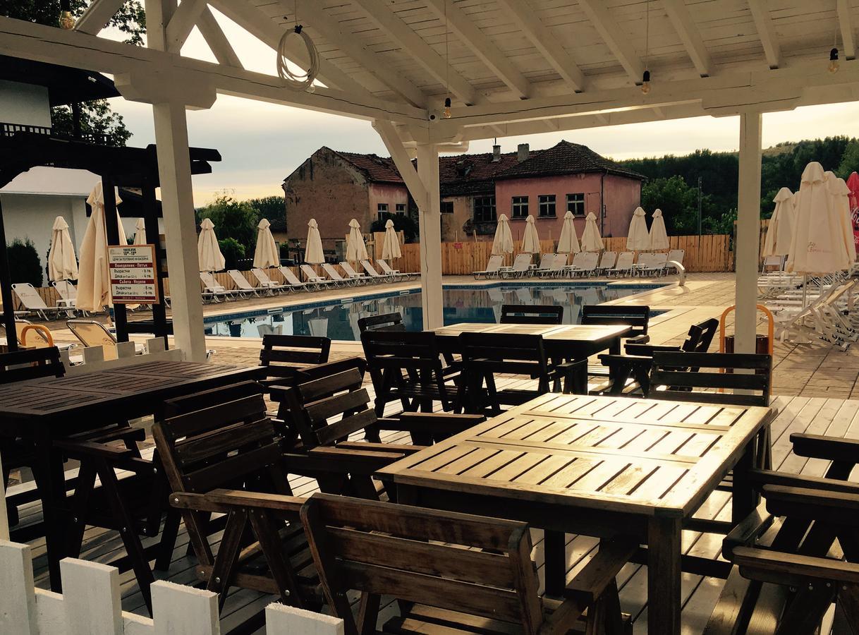 Guest House Bukor Shtepi Mandrica Екстериор снимка