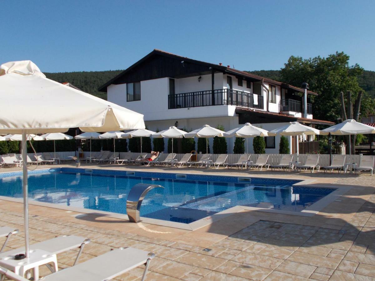 Guest House Bukor Shtepi Mandrica Екстериор снимка