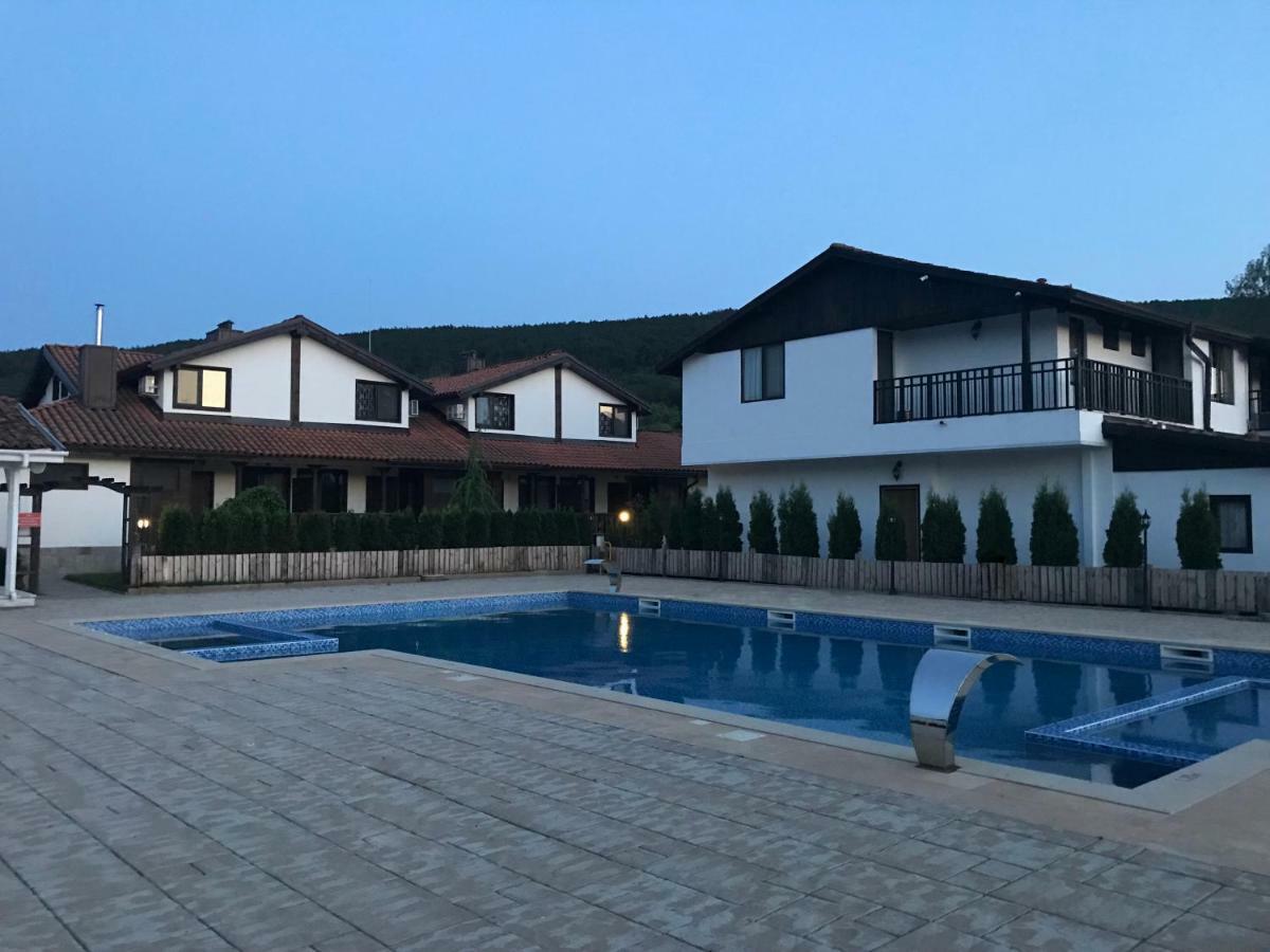 Guest House Bukor Shtepi Mandrica Екстериор снимка