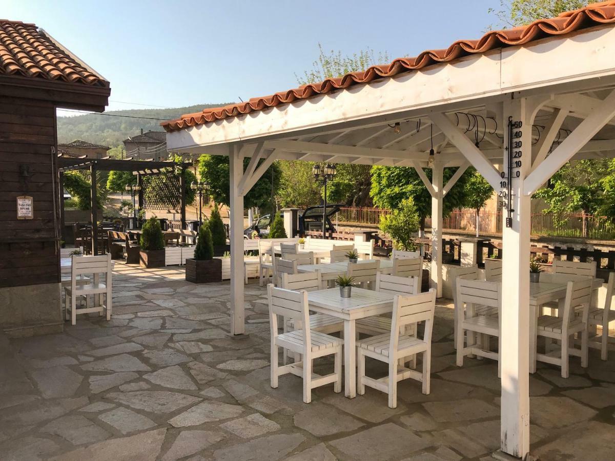 Guest House Bukor Shtepi Mandrica Екстериор снимка