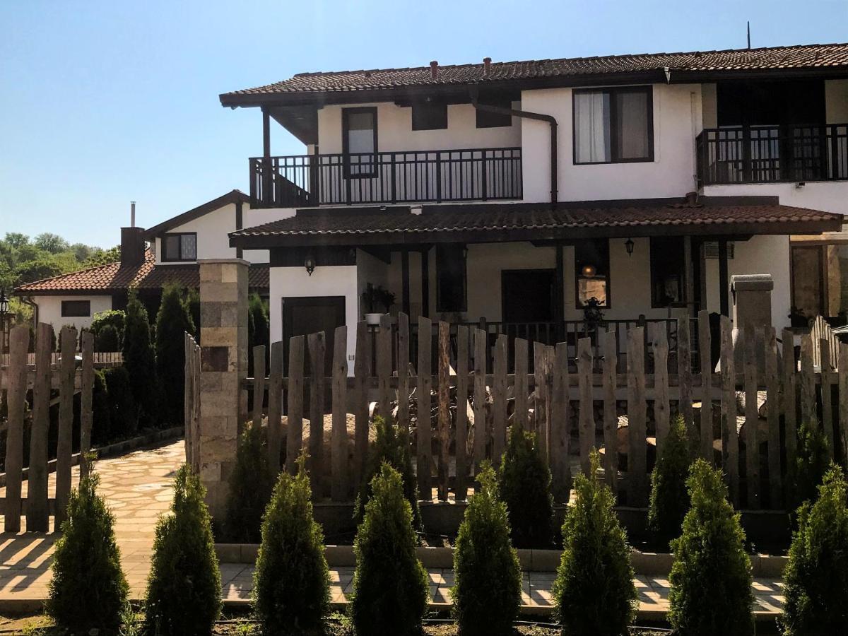 Guest House Bukor Shtepi Mandrica Екстериор снимка