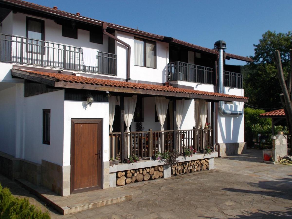 Guest House Bukor Shtepi Mandrica Екстериор снимка
